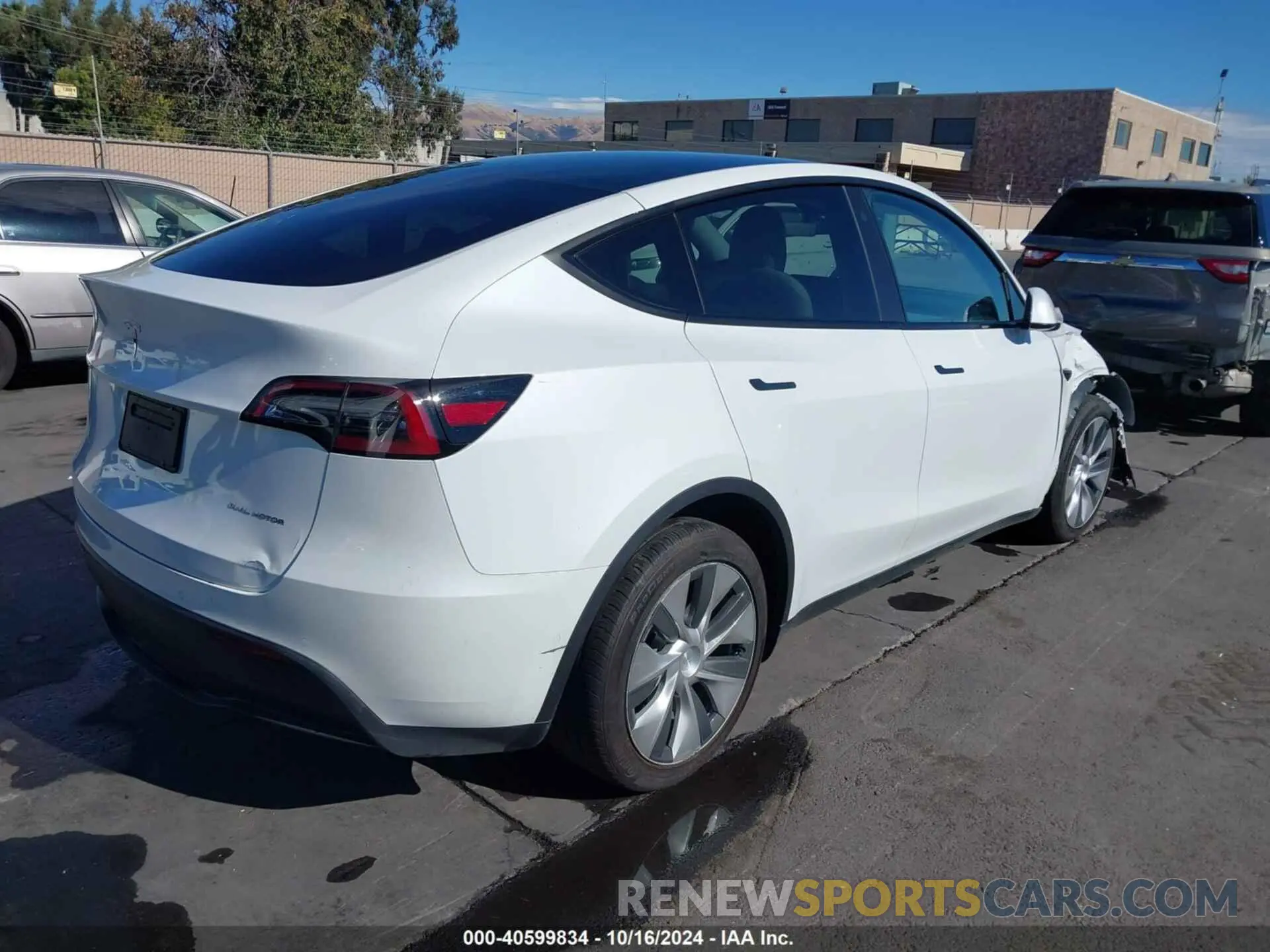 4 Photograph of a damaged car 5YJYGDEE1MF269917 TESLA MODEL Y 2021