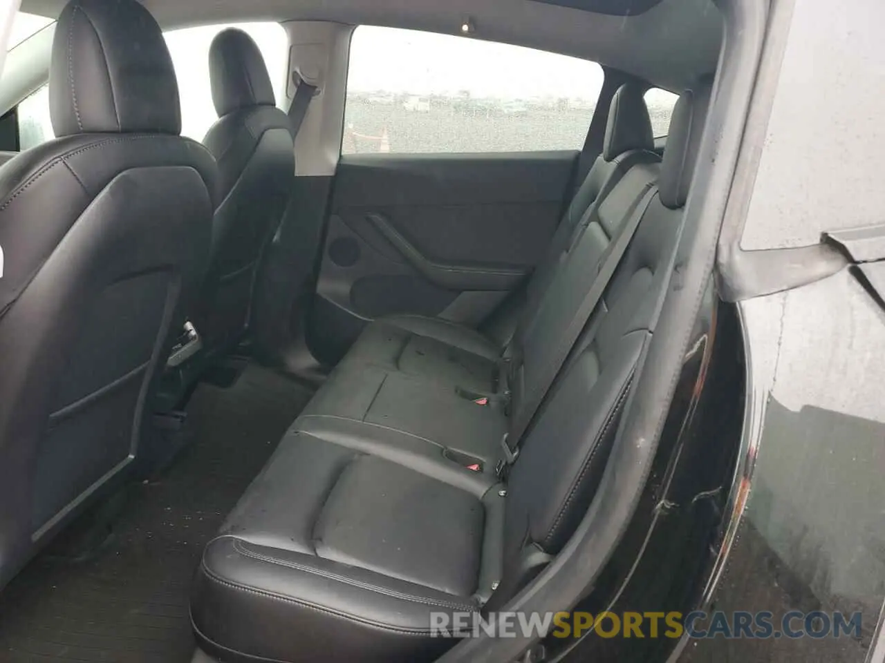 11 Photograph of a damaged car 5YJYGDEE1MF270131 TESLA MODEL Y 2021