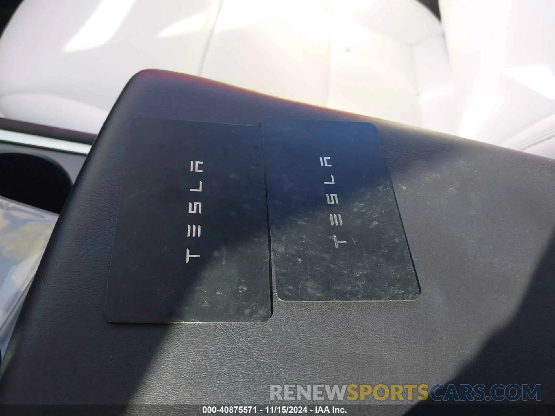 11 Photograph of a damaged car 5YJYGDEE1MF270646 TESLA MODEL Y 2021