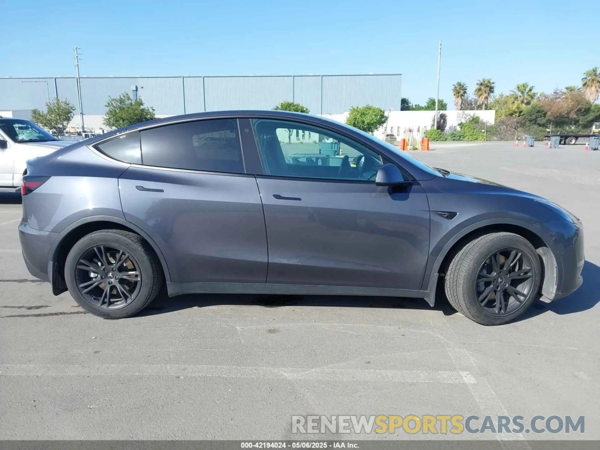 13 Photograph of a damaged car 5YJYGDEE1MF273420 TESLA MODEL Y 2021