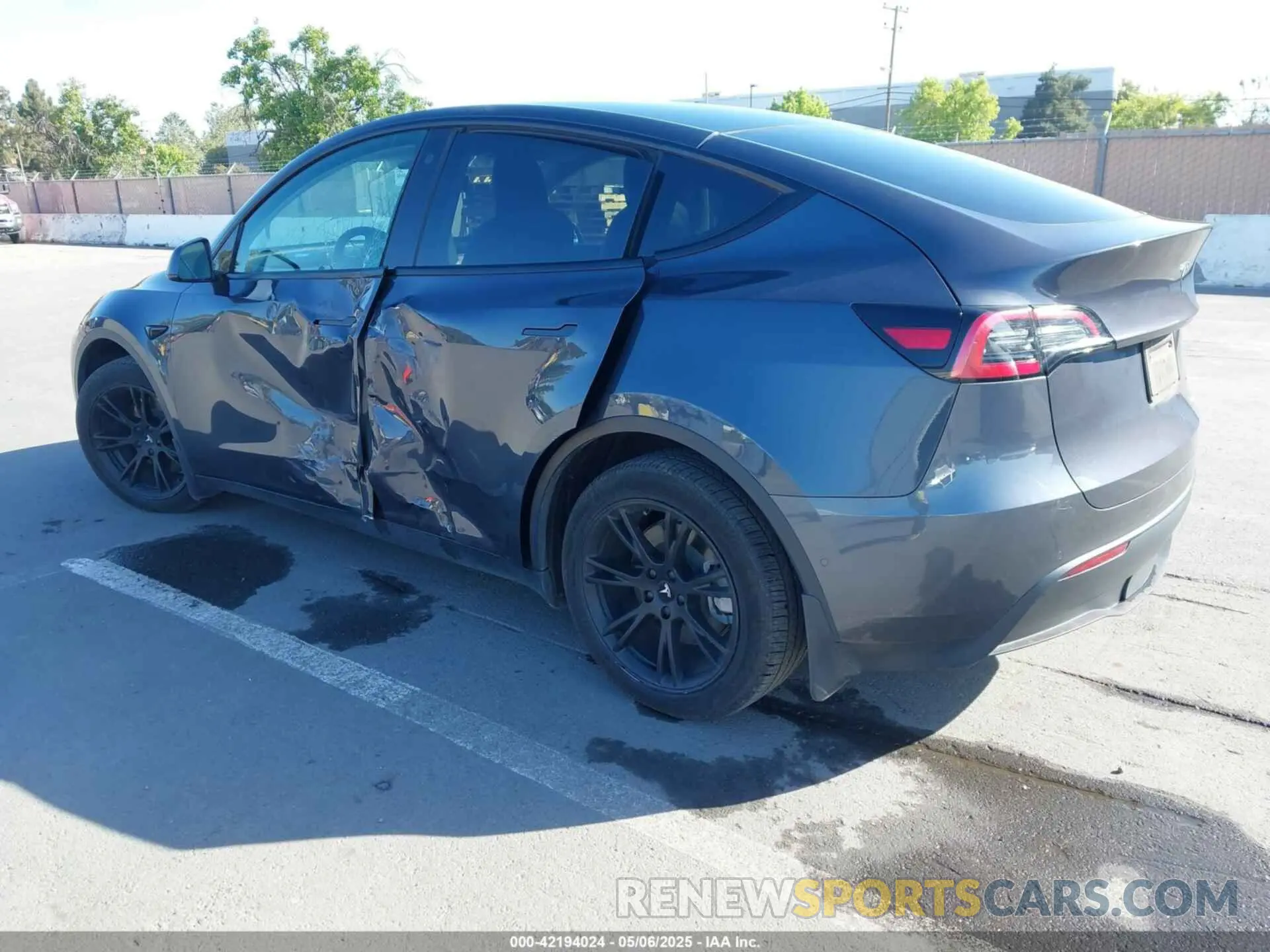 3 Photograph of a damaged car 5YJYGDEE1MF273420 TESLA MODEL Y 2021