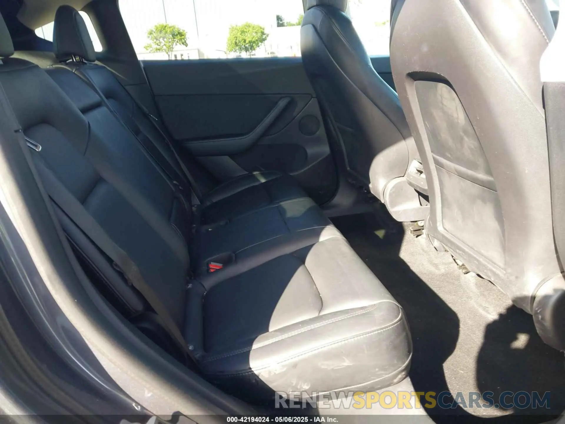 8 Photograph of a damaged car 5YJYGDEE1MF273420 TESLA MODEL Y 2021