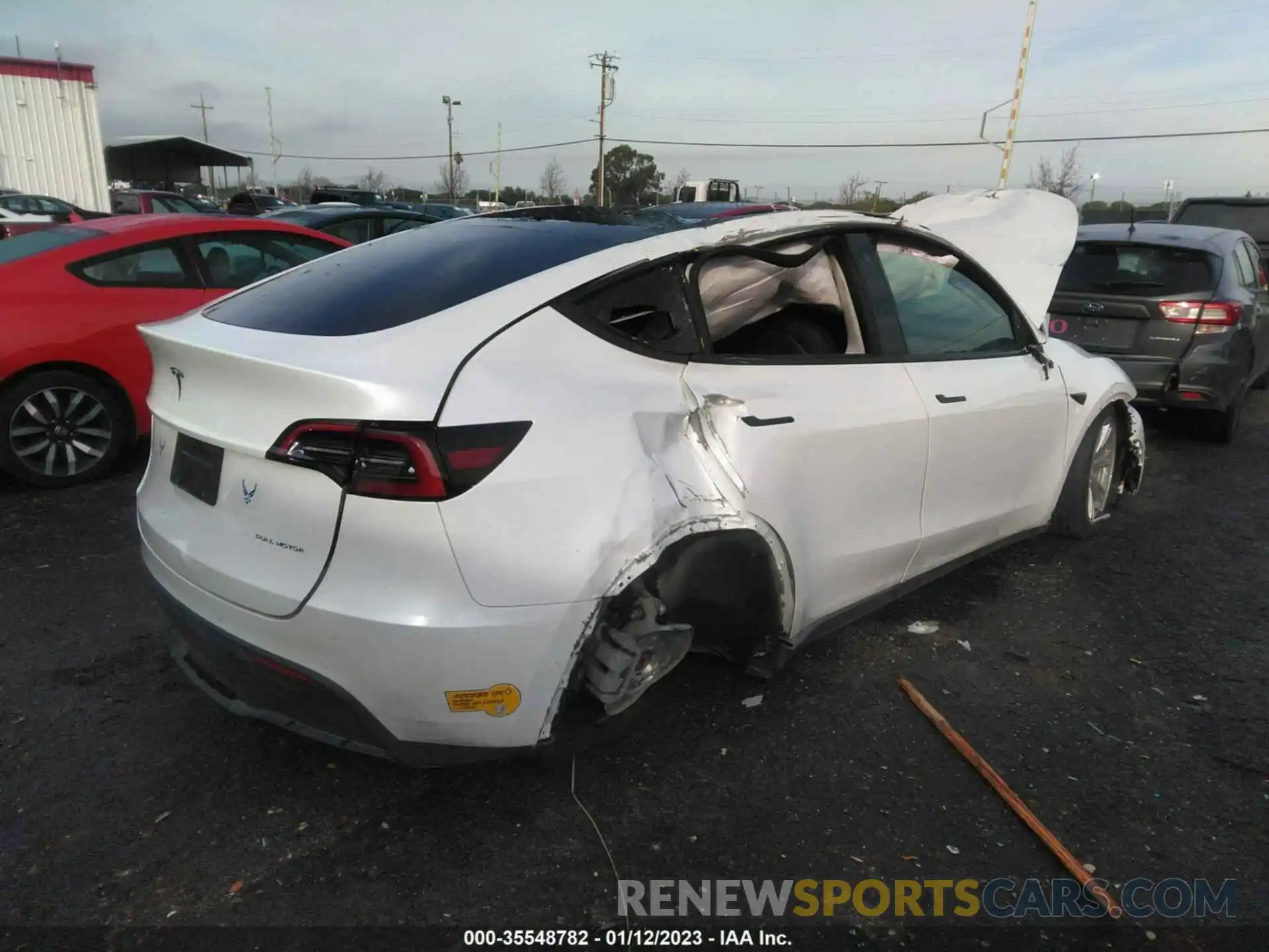 4 Photograph of a damaged car 5YJYGDEE1MF274003 TESLA MODEL Y 2021