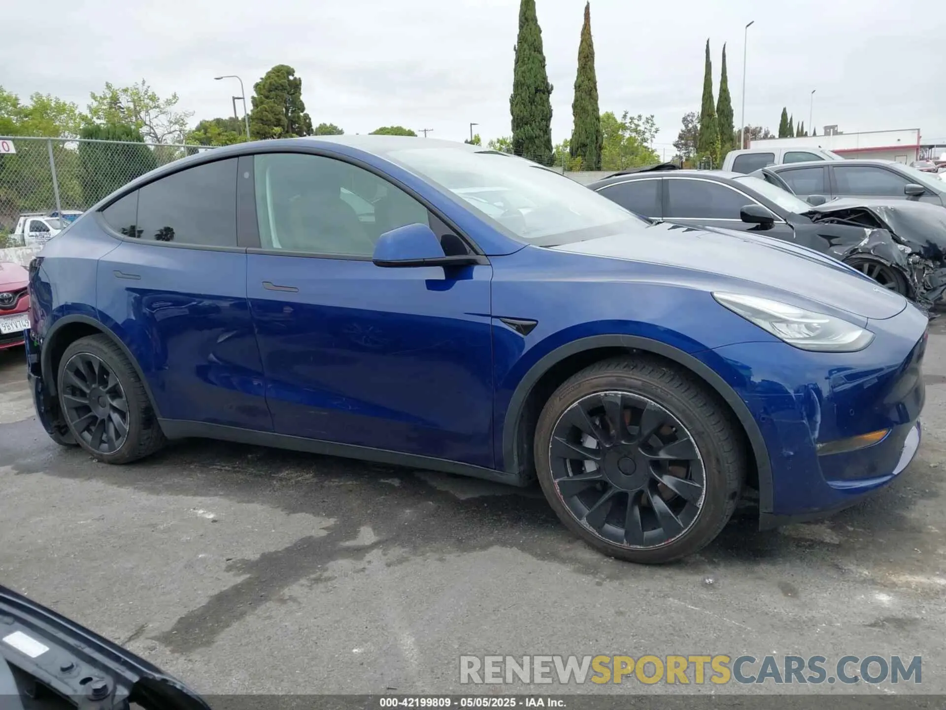 14 Photograph of a damaged car 5YJYGDEE1MF282196 TESLA MODEL Y 2021