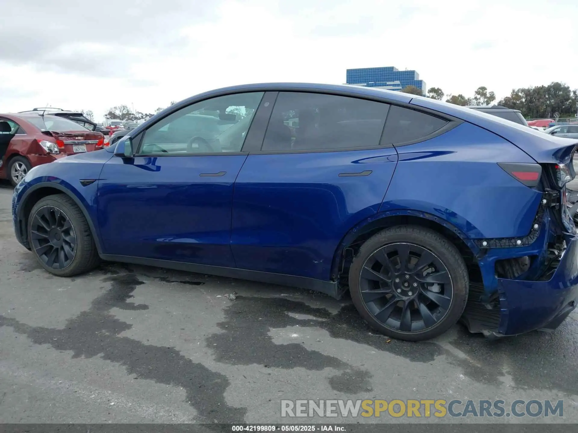 15 Photograph of a damaged car 5YJYGDEE1MF282196 TESLA MODEL Y 2021