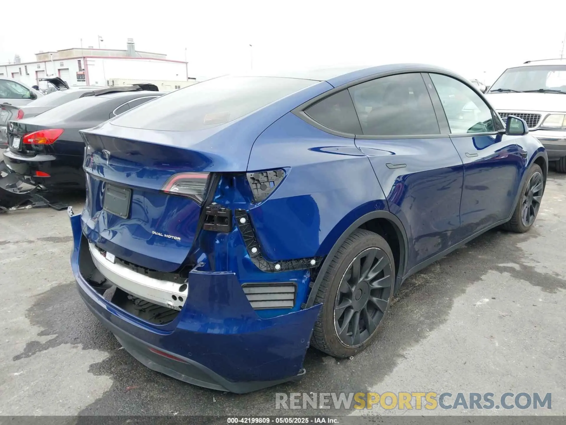 4 Photograph of a damaged car 5YJYGDEE1MF282196 TESLA MODEL Y 2021