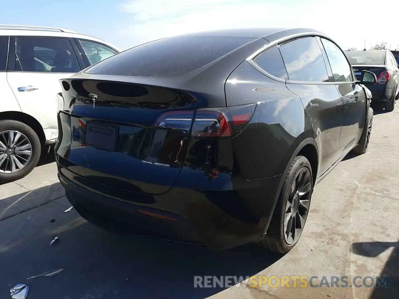 4 Photograph of a damaged car 5YJYGDEE1MF284255 TESLA MODEL Y 2021