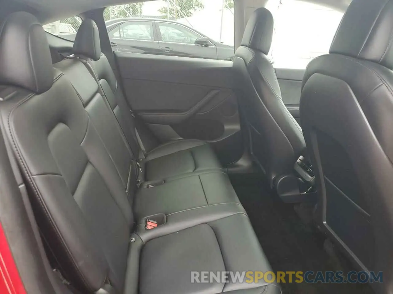 11 Photograph of a damaged car 5YJYGDEE1MF285454 TESLA MODEL Y 2021