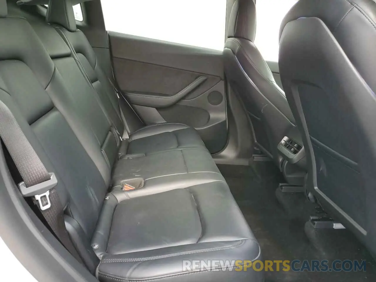 10 Photograph of a damaged car 5YJYGDEE1MF301037 TESLA MODEL Y 2021