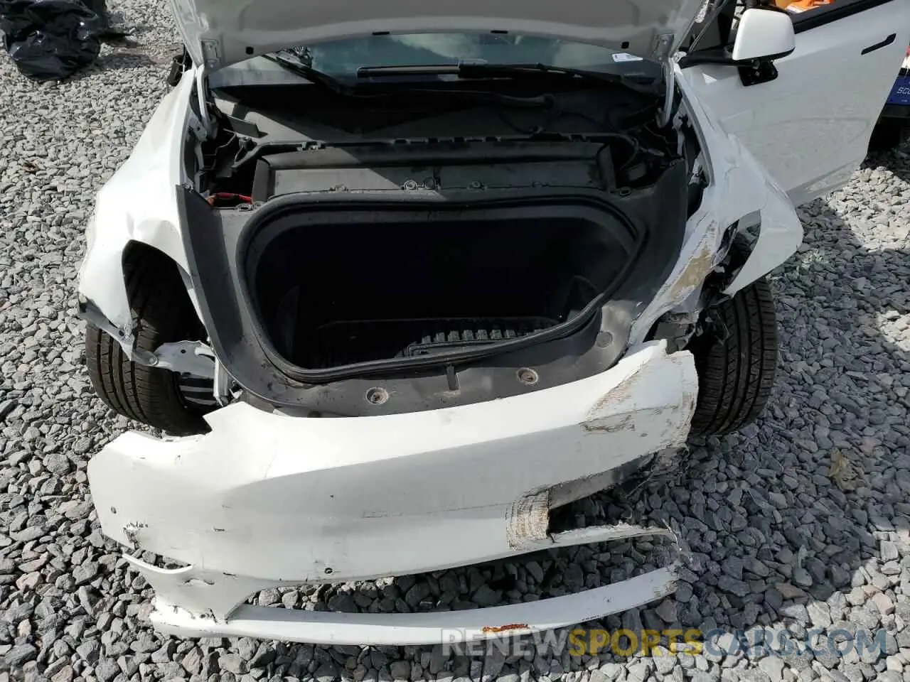 11 Photograph of a damaged car 5YJYGDEE1MF301037 TESLA MODEL Y 2021
