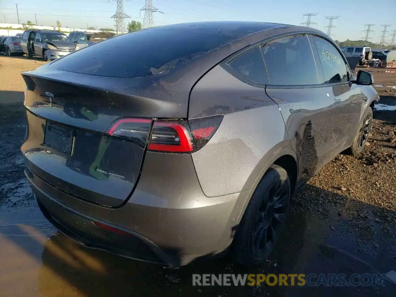 4 Photograph of a damaged car 5YJYGDEE1MF304956 TESLA MODEL Y 2021