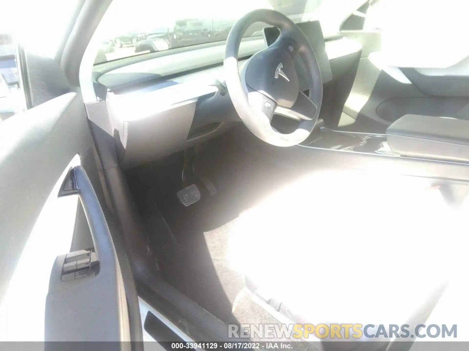 8 Photograph of a damaged car 5YJYGDEE2MF061352 TESLA MODEL Y 2021