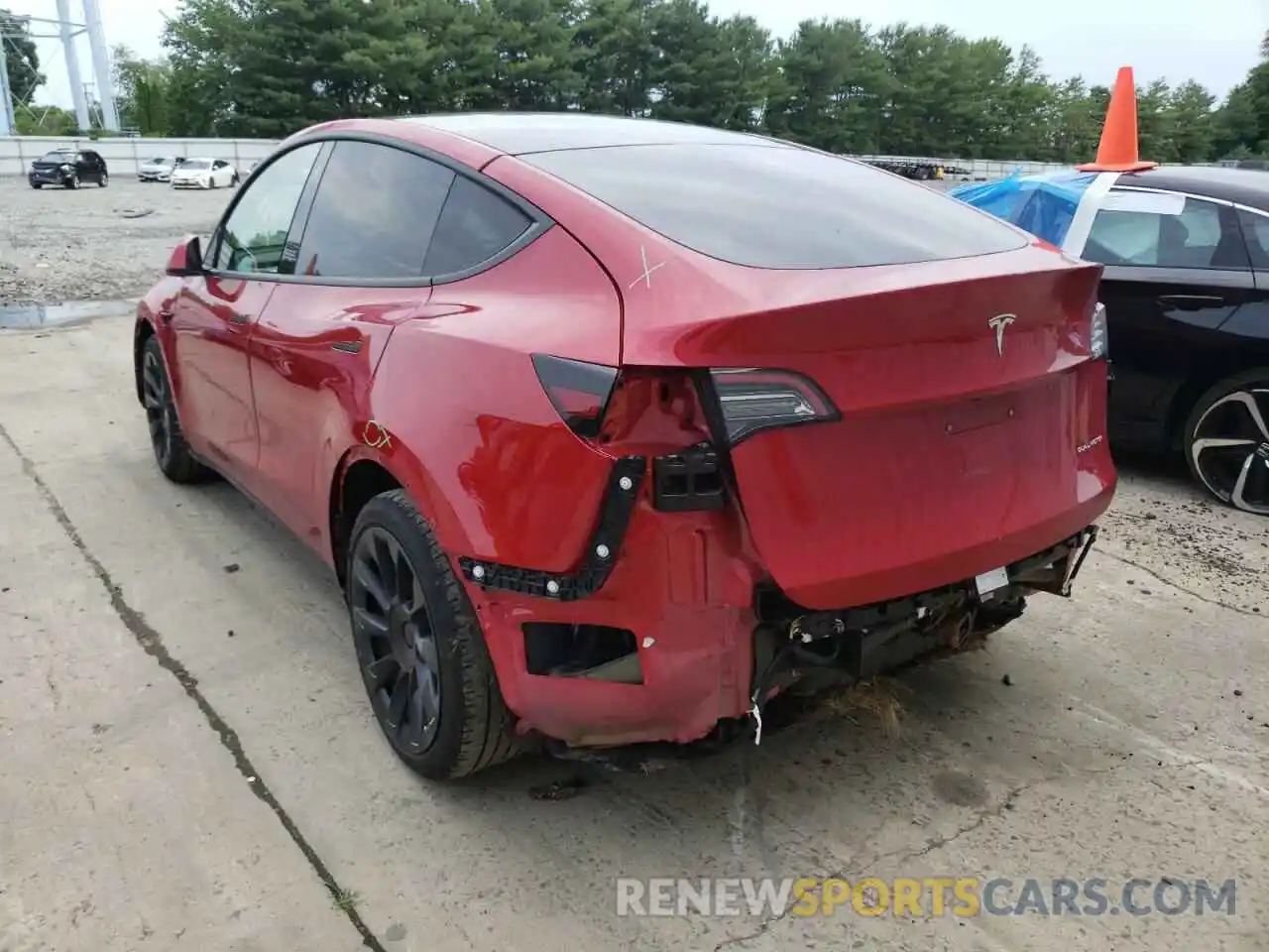 3 Photograph of a damaged car 5YJYGDEE2MF072318 TESLA MODEL Y 2021