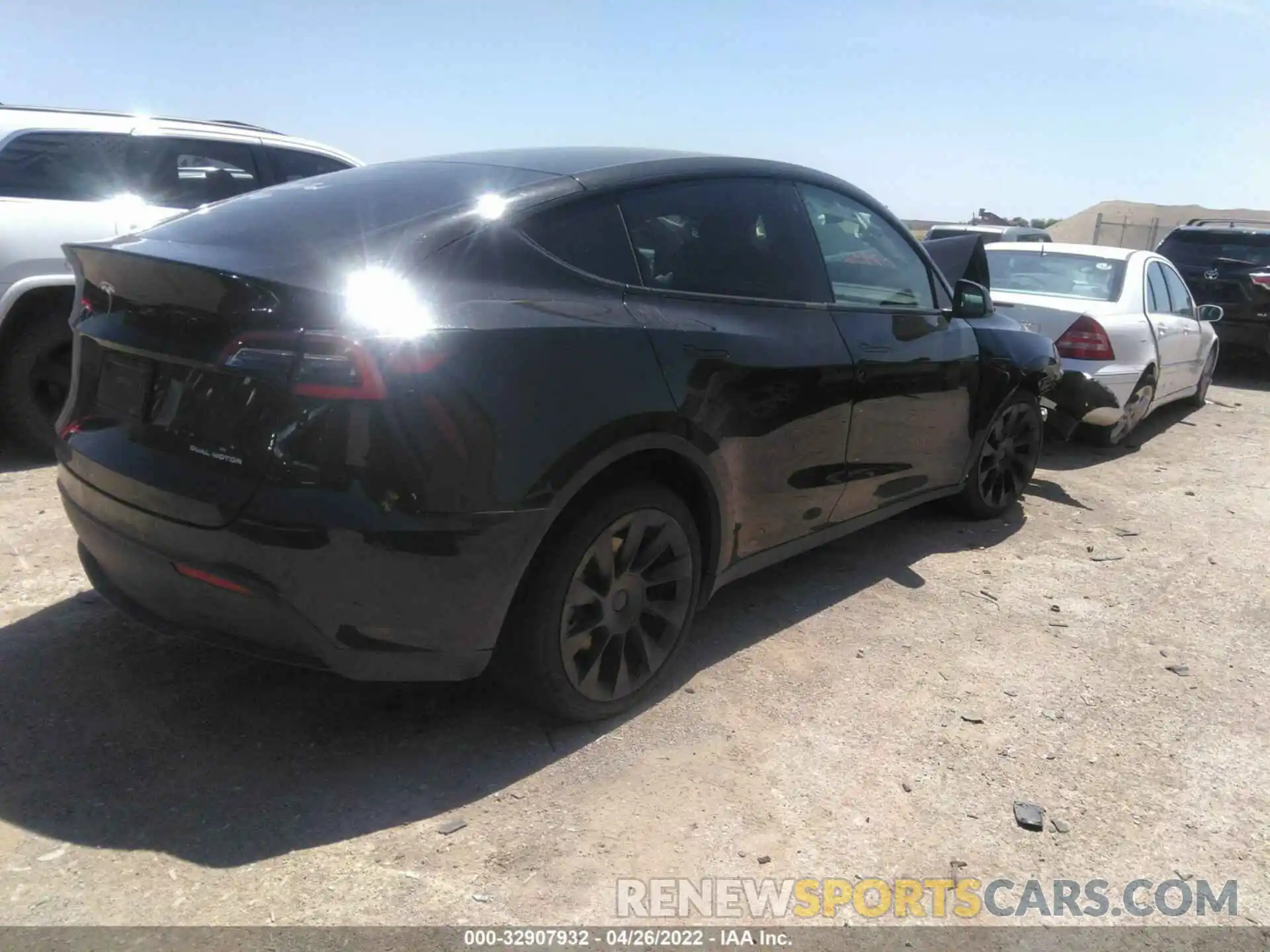 4 Photograph of a damaged car 5YJYGDEE2MF073694 TESLA MODEL Y 2021