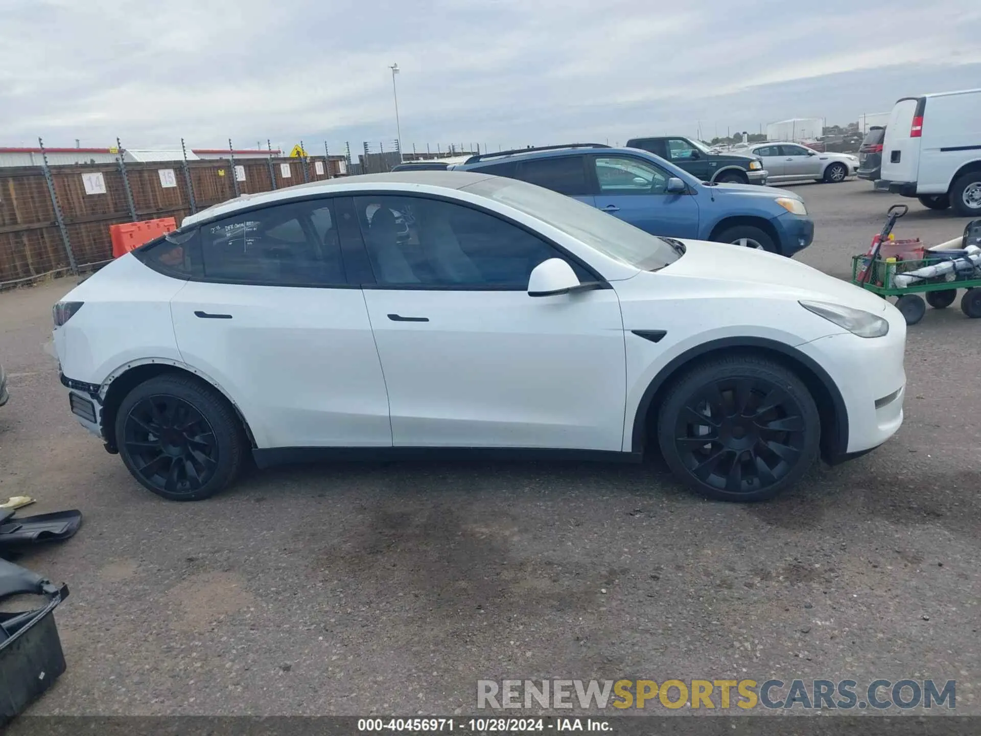 12 Photograph of a damaged car 5YJYGDEE2MF074246 TESLA MODEL Y 2021