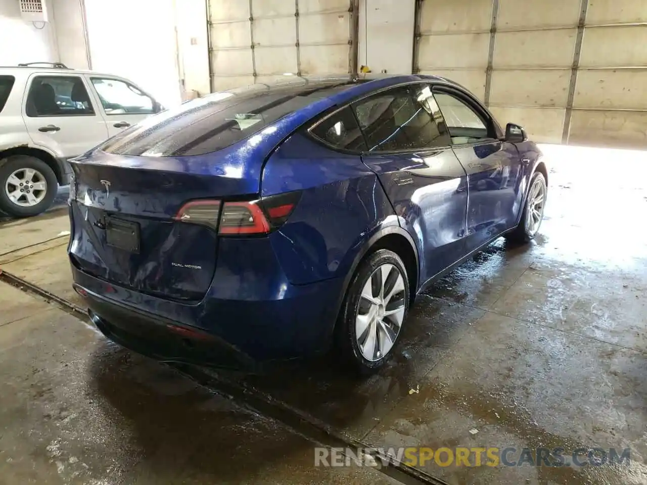 4 Photograph of a damaged car 5YJYGDEE2MF074666 TESLA MODEL Y 2021