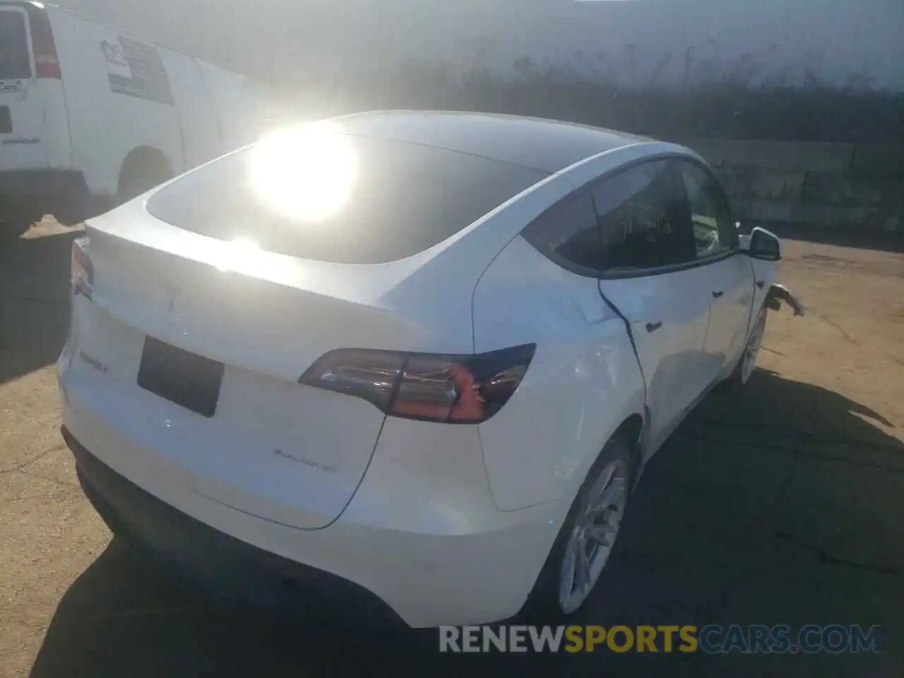 4 Photograph of a damaged car 5YJYGDEE2MF078149 TESLA MODEL Y 2021