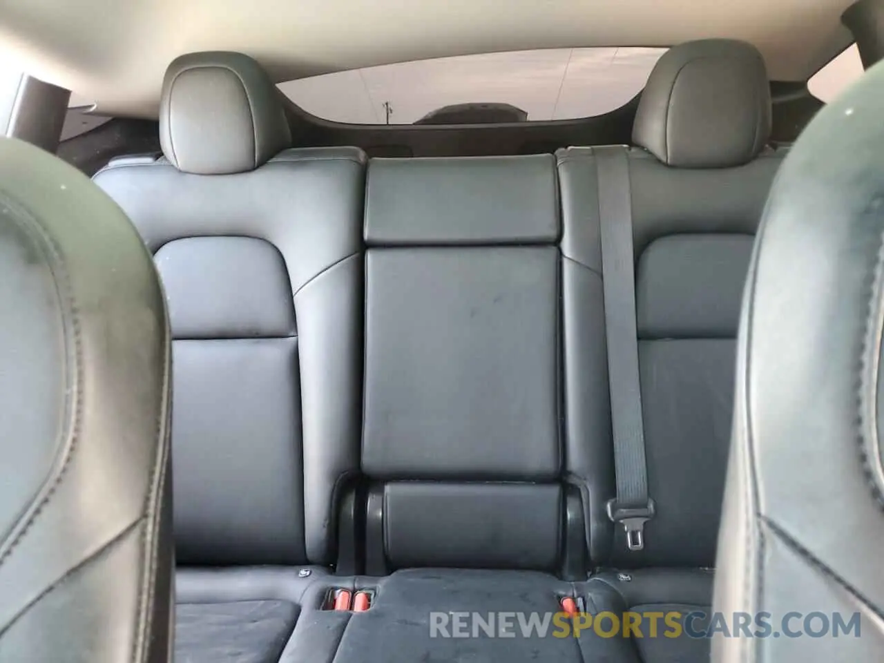 10 Photograph of a damaged car 5YJYGDEE2MF084243 TESLA MODEL Y 2021