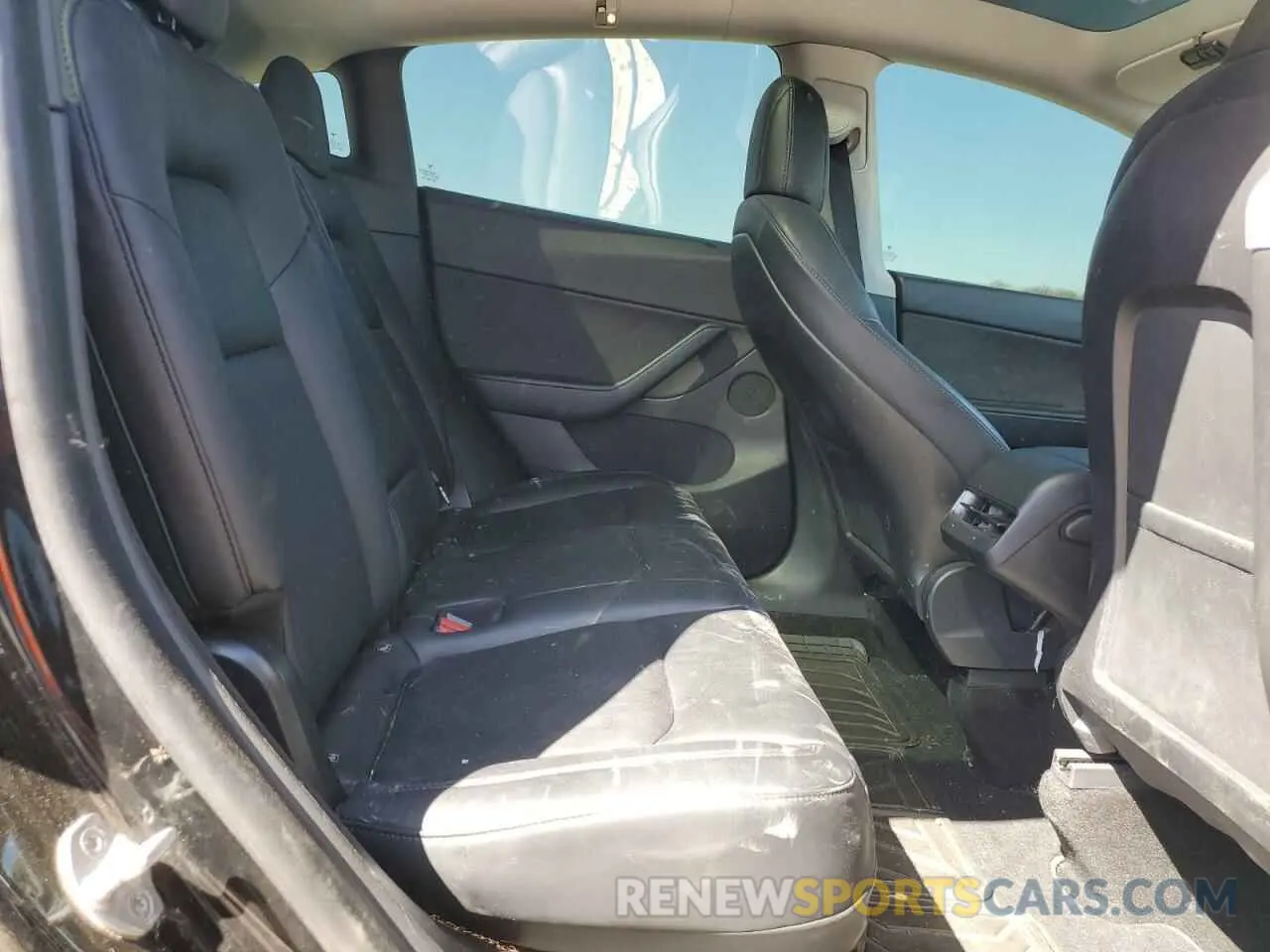 11 Photograph of a damaged car 5YJYGDEE2MF088194 TESLA MODEL Y 2021