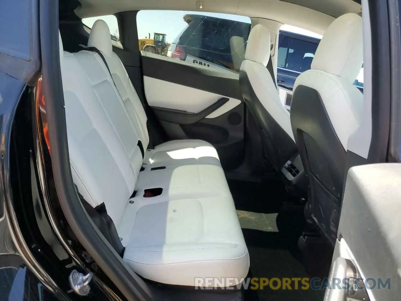 11 Photograph of a damaged car 5YJYGDEE2MF088678 TESLA MODEL Y 2021