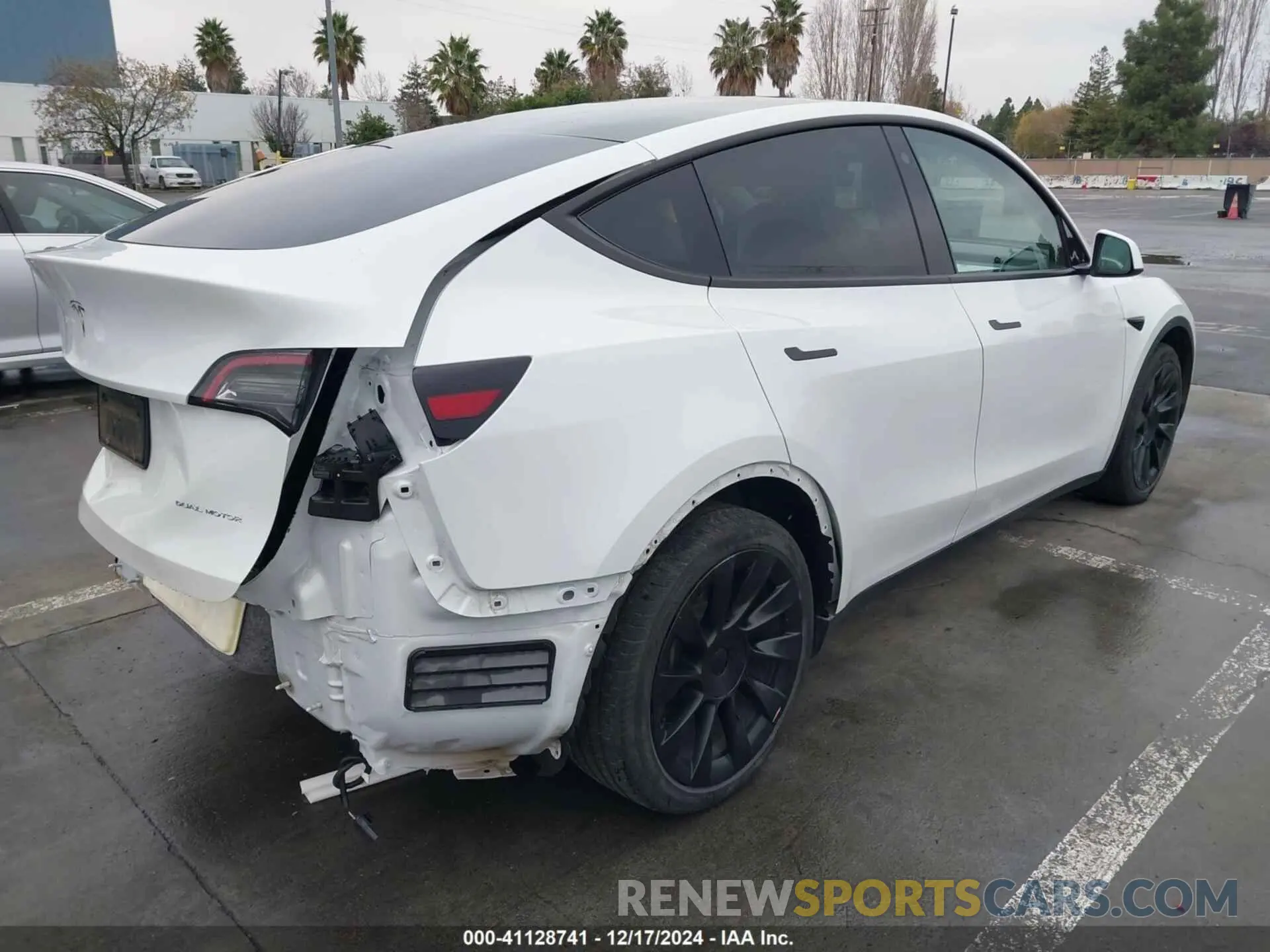 4 Photograph of a damaged car 5YJYGDEE2MF095744 TESLA MODEL Y 2021