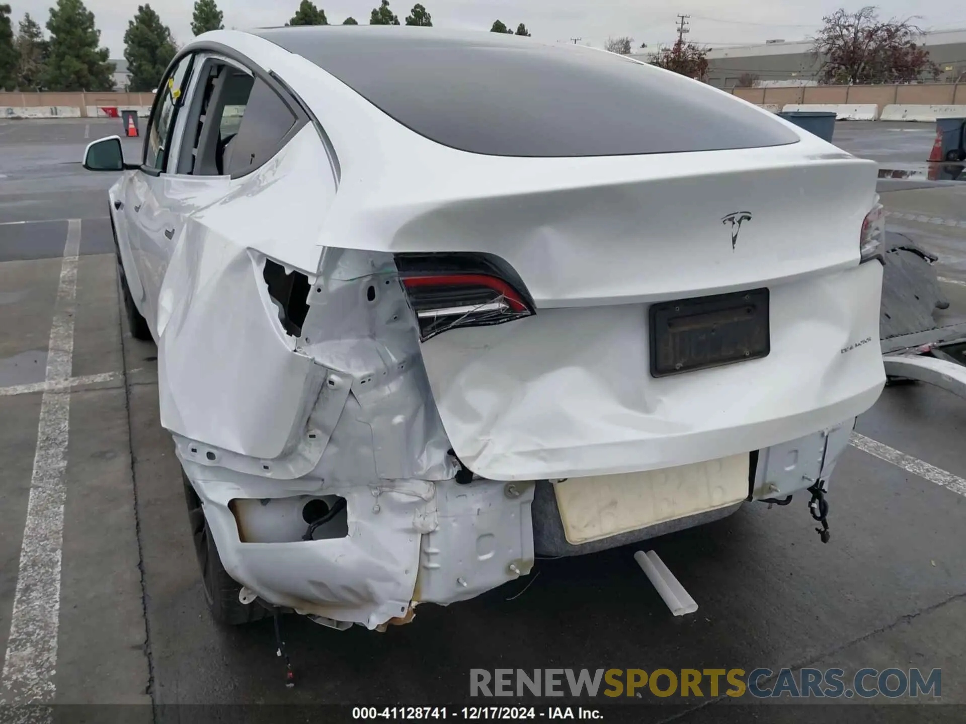 6 Photograph of a damaged car 5YJYGDEE2MF095744 TESLA MODEL Y 2021