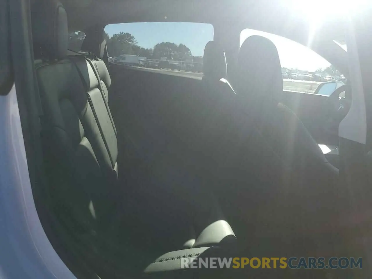 10 Photograph of a damaged car 5YJYGDEE2MF096912 TESLA MODEL Y 2021
