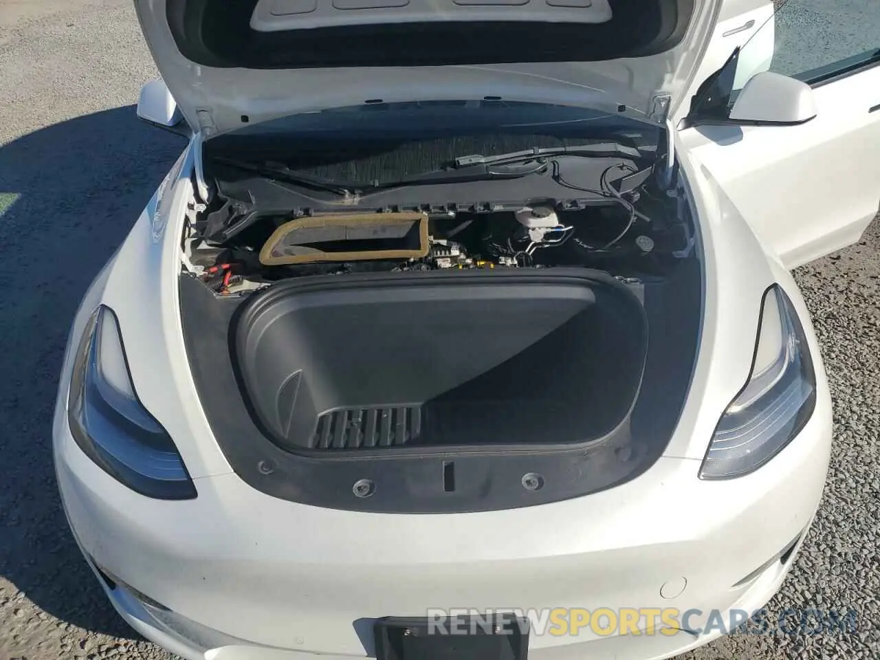 11 Photograph of a damaged car 5YJYGDEE2MF096912 TESLA MODEL Y 2021