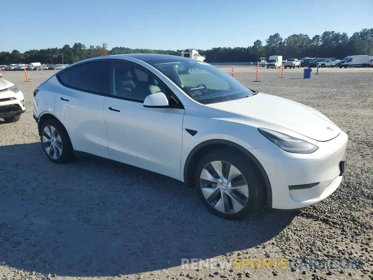 4 Photograph of a damaged car 5YJYGDEE2MF096912 TESLA MODEL Y 2021