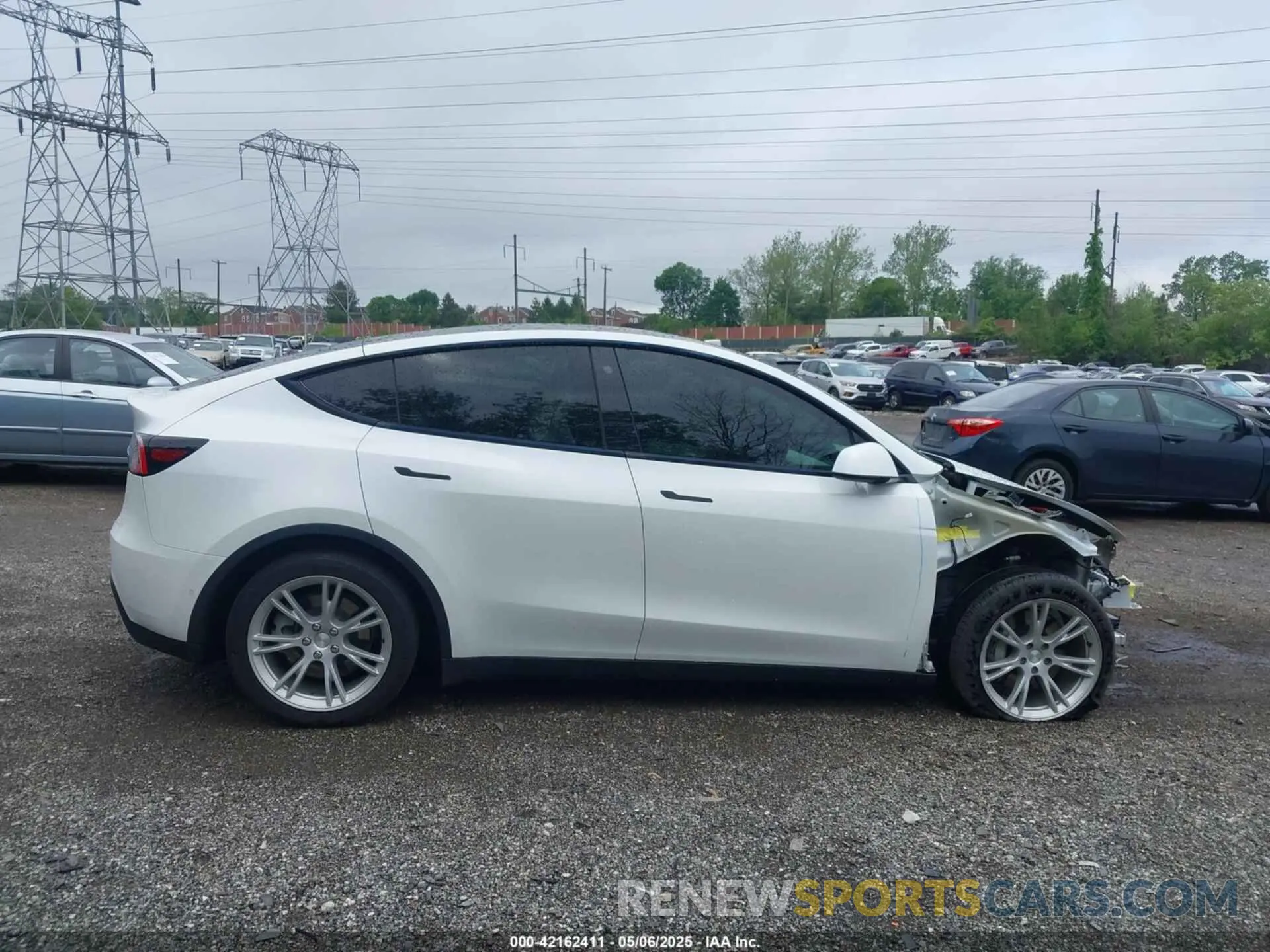 13 Photograph of a damaged car 5YJYGDEE2MF098692 TESLA MODEL Y 2021