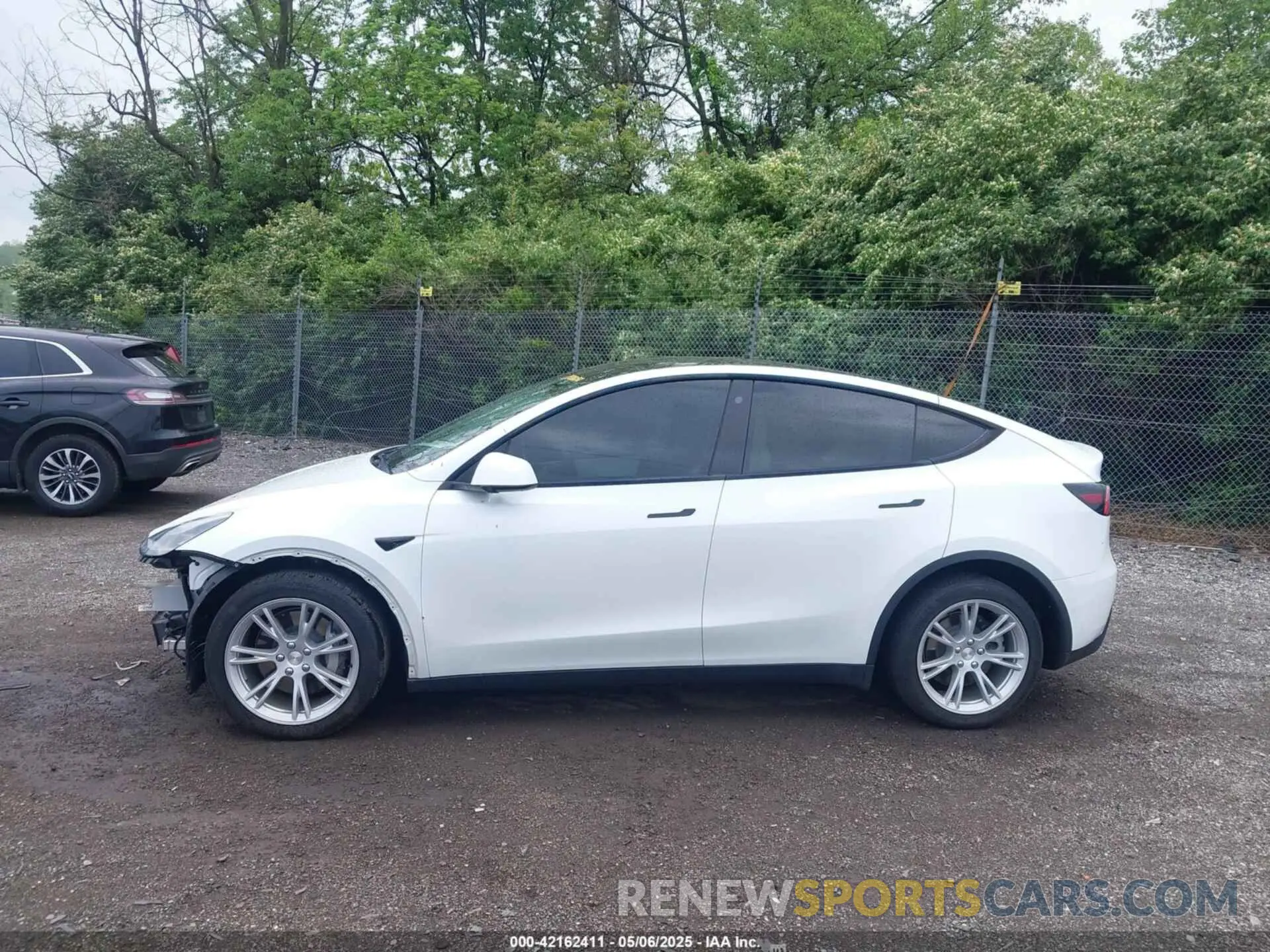 14 Photograph of a damaged car 5YJYGDEE2MF098692 TESLA MODEL Y 2021