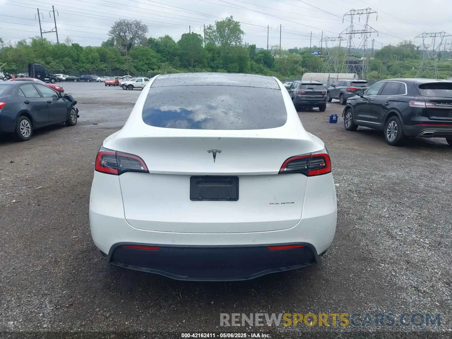 16 Photograph of a damaged car 5YJYGDEE2MF098692 TESLA MODEL Y 2021