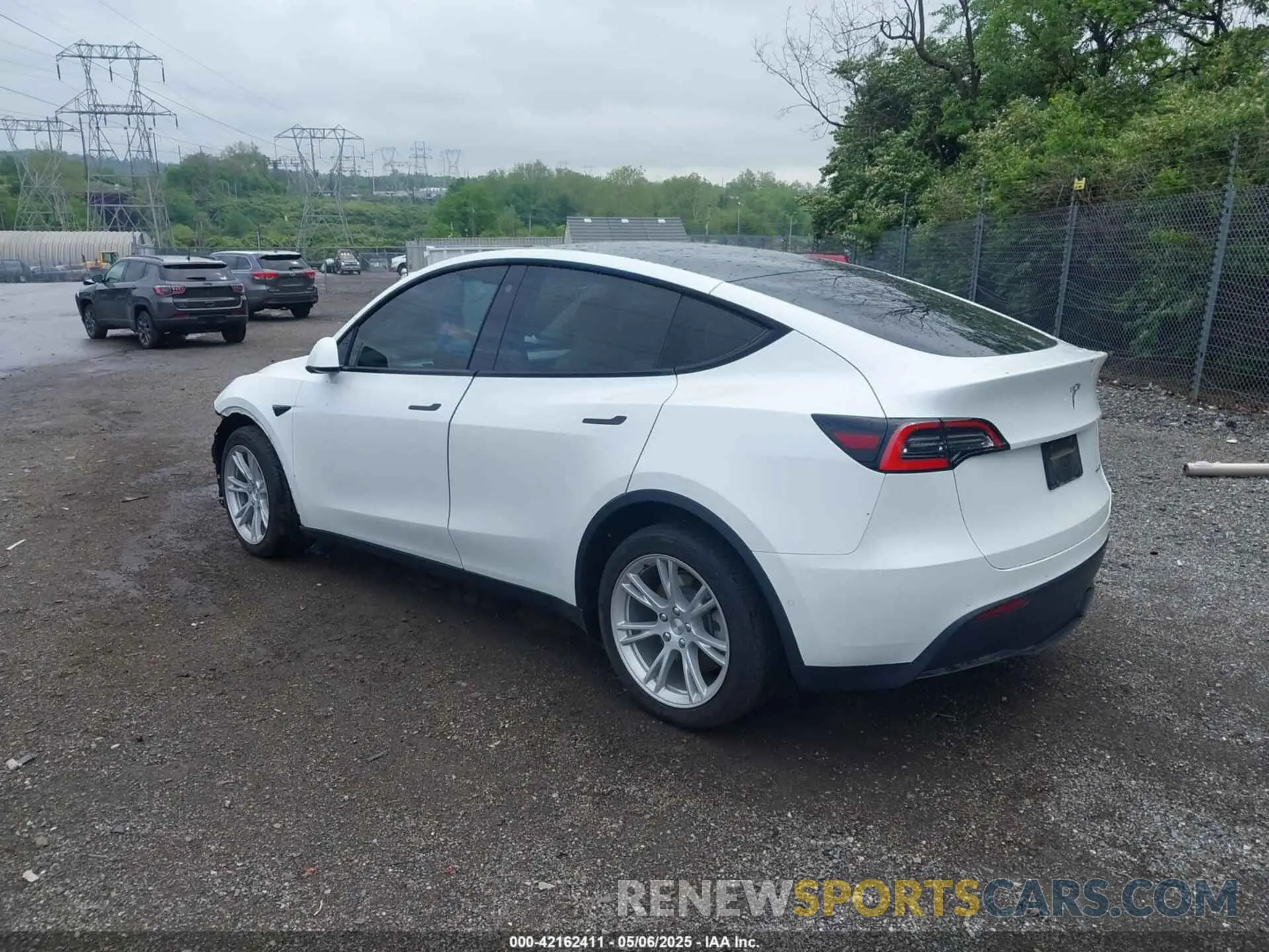 3 Photograph of a damaged car 5YJYGDEE2MF098692 TESLA MODEL Y 2021