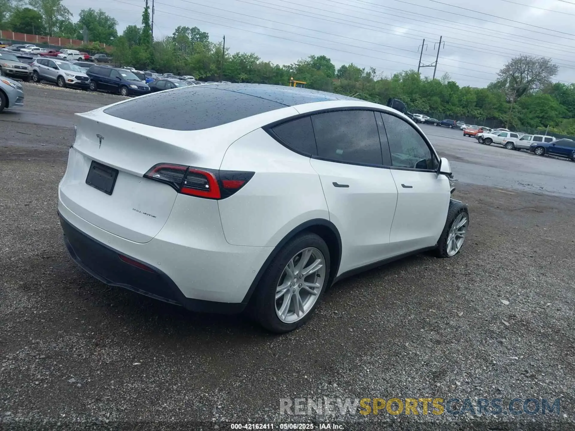 4 Photograph of a damaged car 5YJYGDEE2MF098692 TESLA MODEL Y 2021