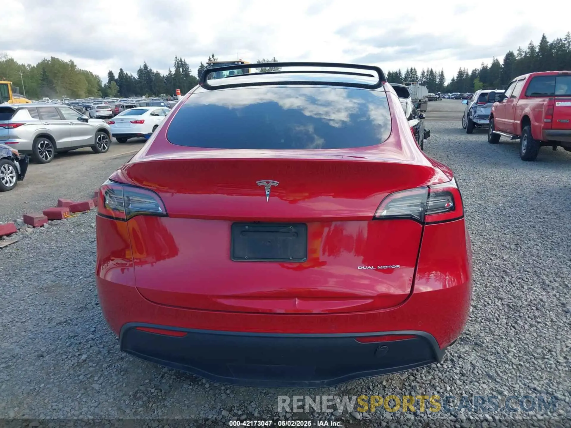 17 Photograph of a damaged car 5YJYGDEE2MF099373 TESLA MODEL Y 2021