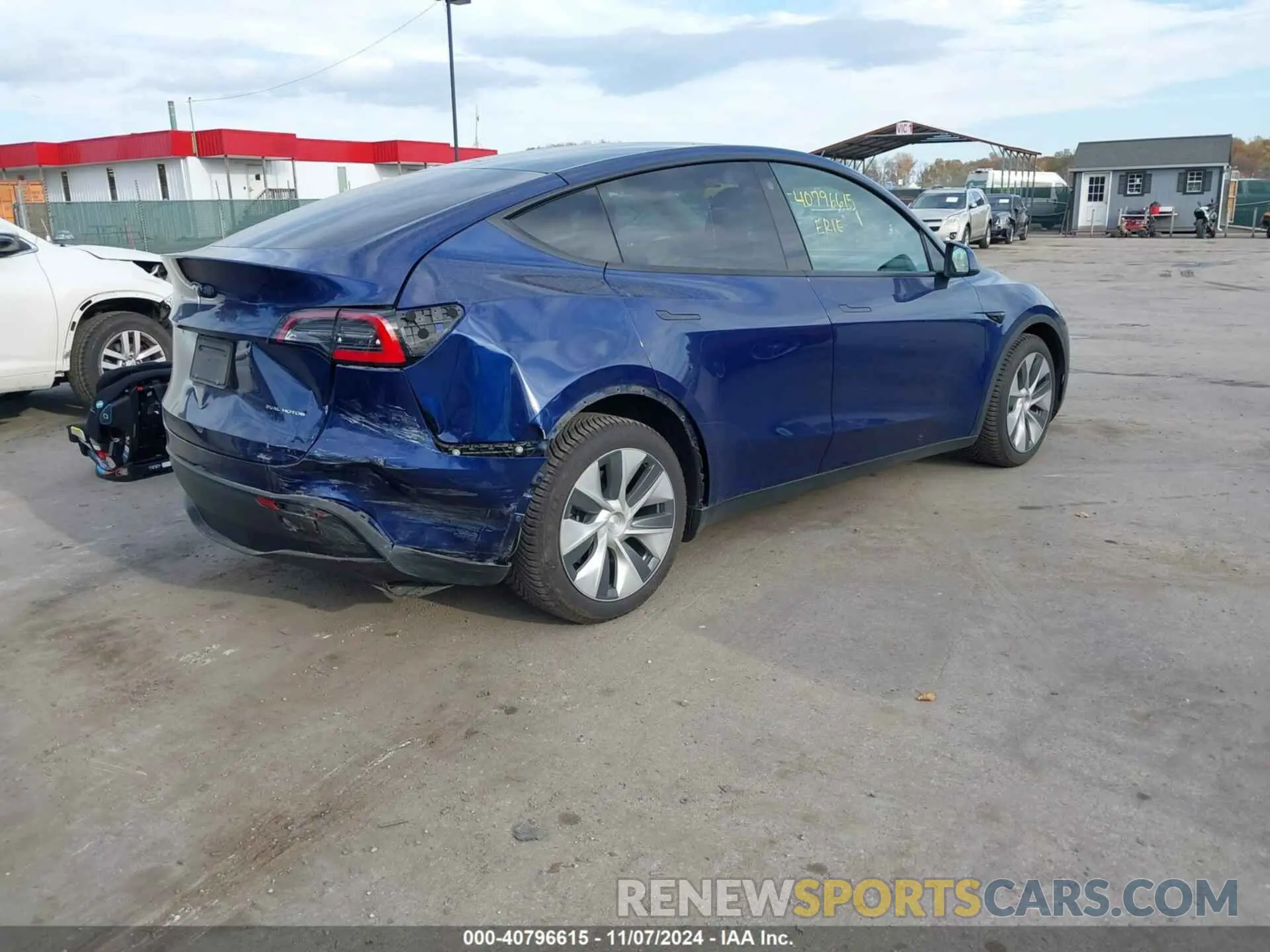 4 Photograph of a damaged car 5YJYGDEE2MF099664 TESLA MODEL Y 2021