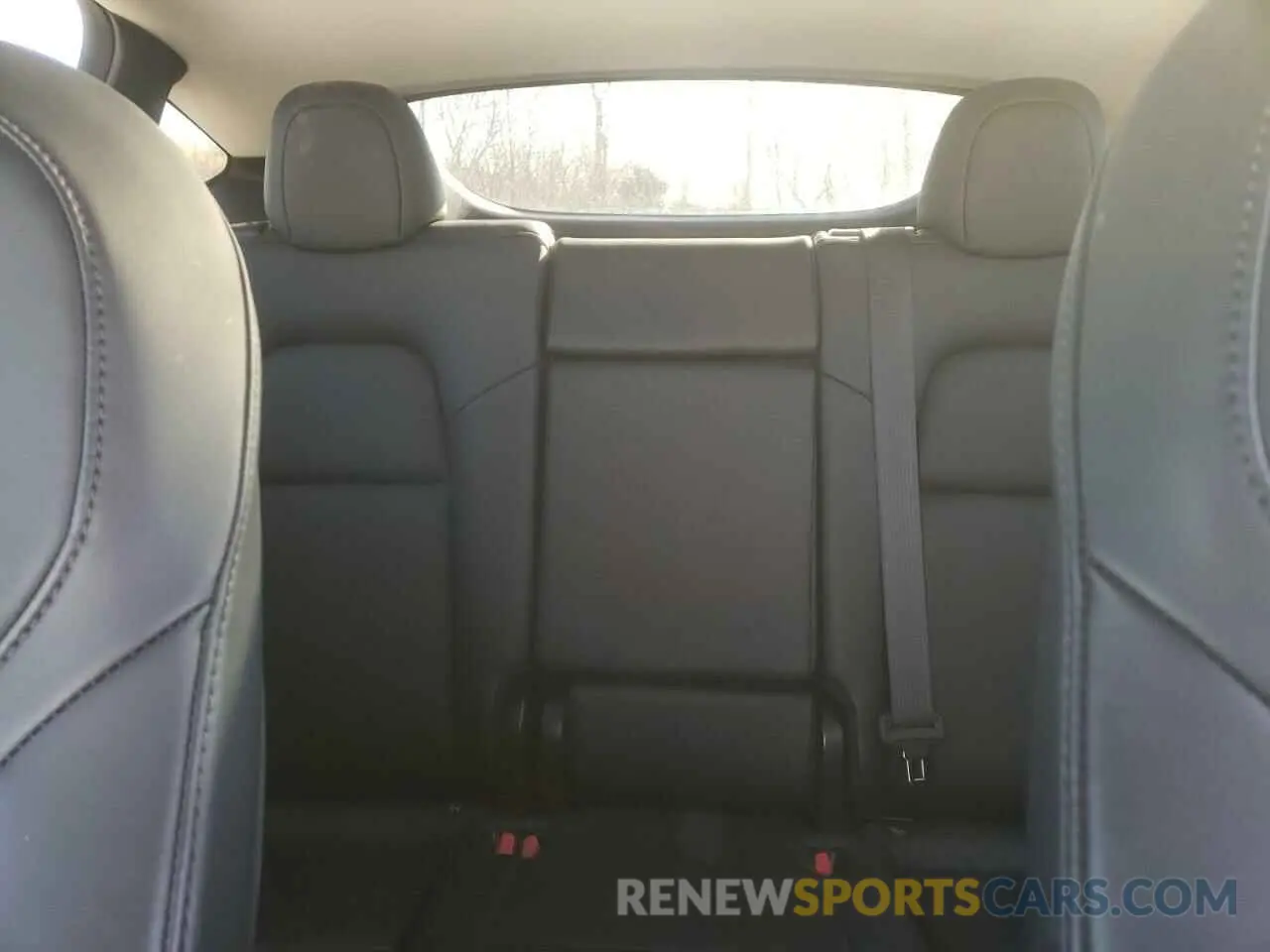 10 Photograph of a damaged car 5YJYGDEE2MF100232 TESLA MODEL Y 2021