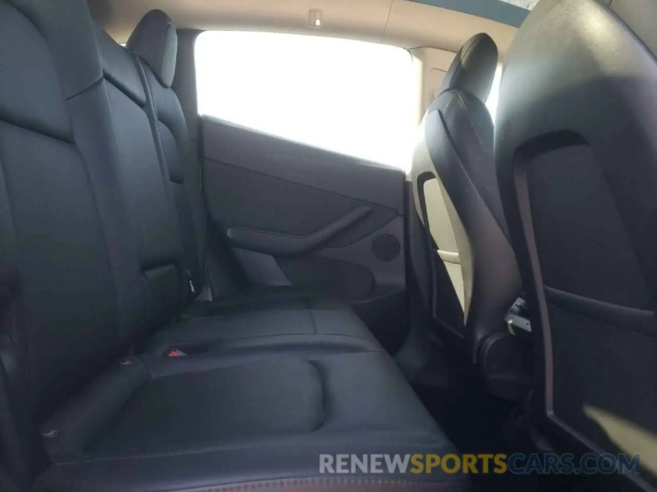 11 Photograph of a damaged car 5YJYGDEE2MF100232 TESLA MODEL Y 2021