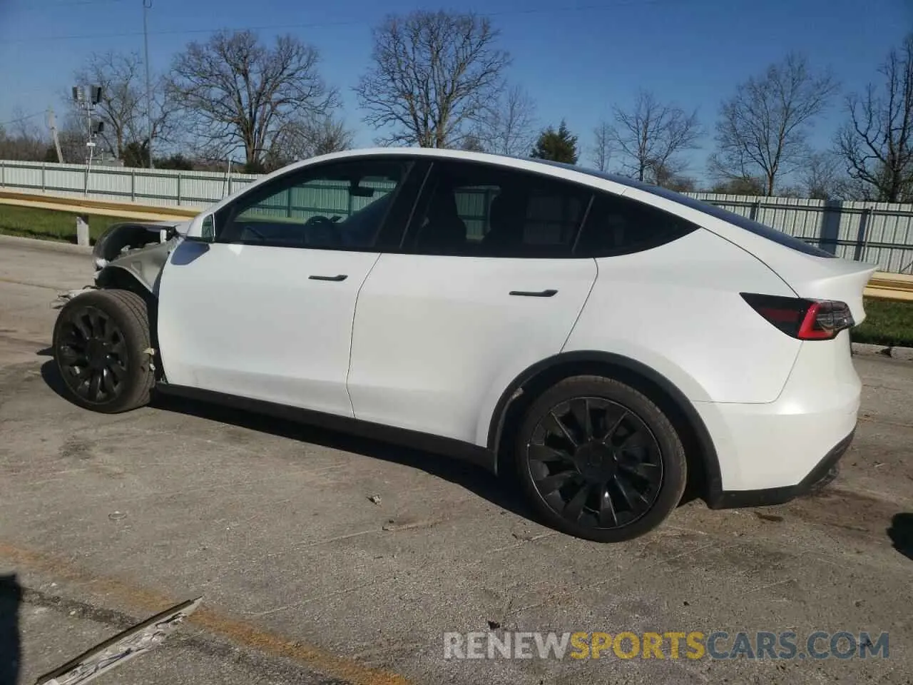 2 Photograph of a damaged car 5YJYGDEE2MF100232 TESLA MODEL Y 2021