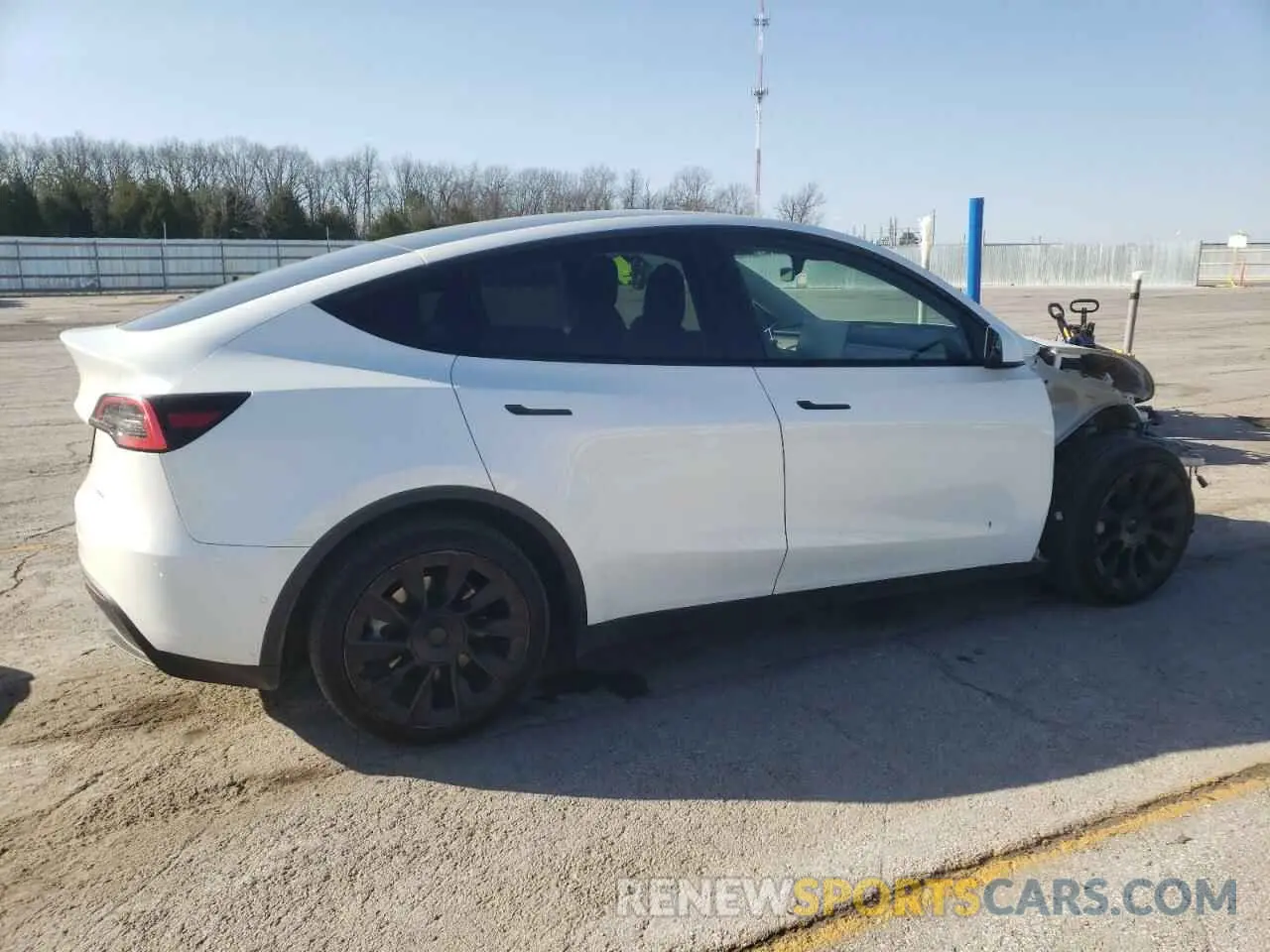 3 Photograph of a damaged car 5YJYGDEE2MF100232 TESLA MODEL Y 2021