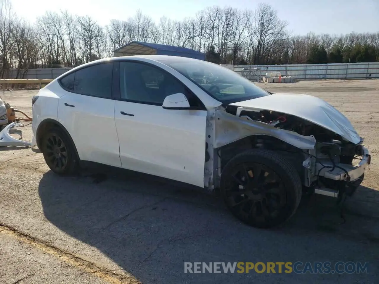 4 Photograph of a damaged car 5YJYGDEE2MF100232 TESLA MODEL Y 2021