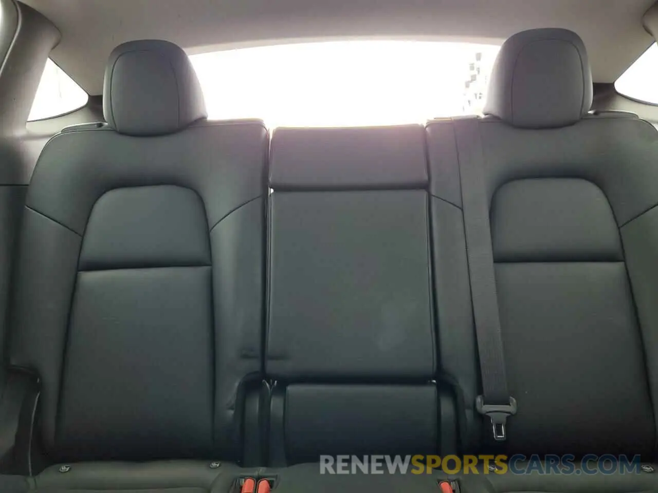 10 Photograph of a damaged car 5YJYGDEE2MF118357 TESLA MODEL Y 2021