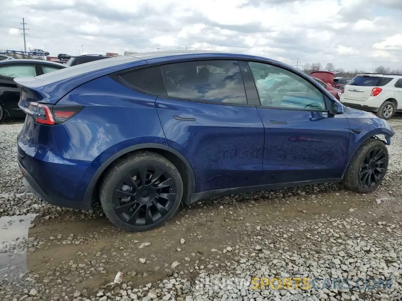 3 Photograph of a damaged car 5YJYGDEE2MF118357 TESLA MODEL Y 2021