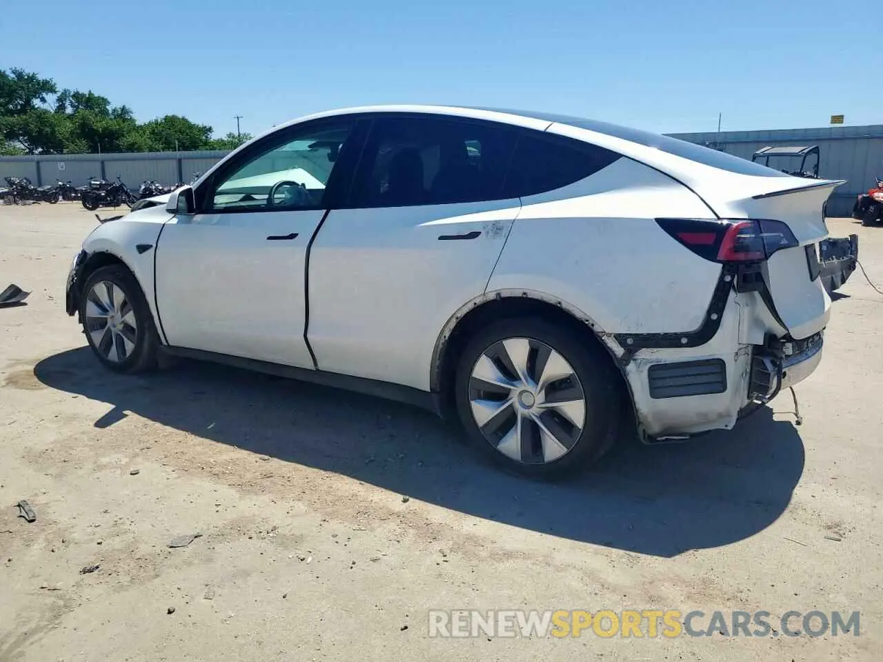 2 Photograph of a damaged car 5YJYGDEE2MF118634 TESLA MODEL Y 2021