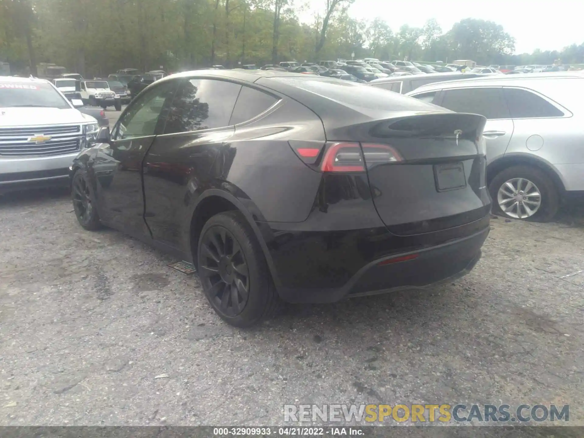 3 Photograph of a damaged car 5YJYGDEE2MF120576 TESLA MODEL Y 2021