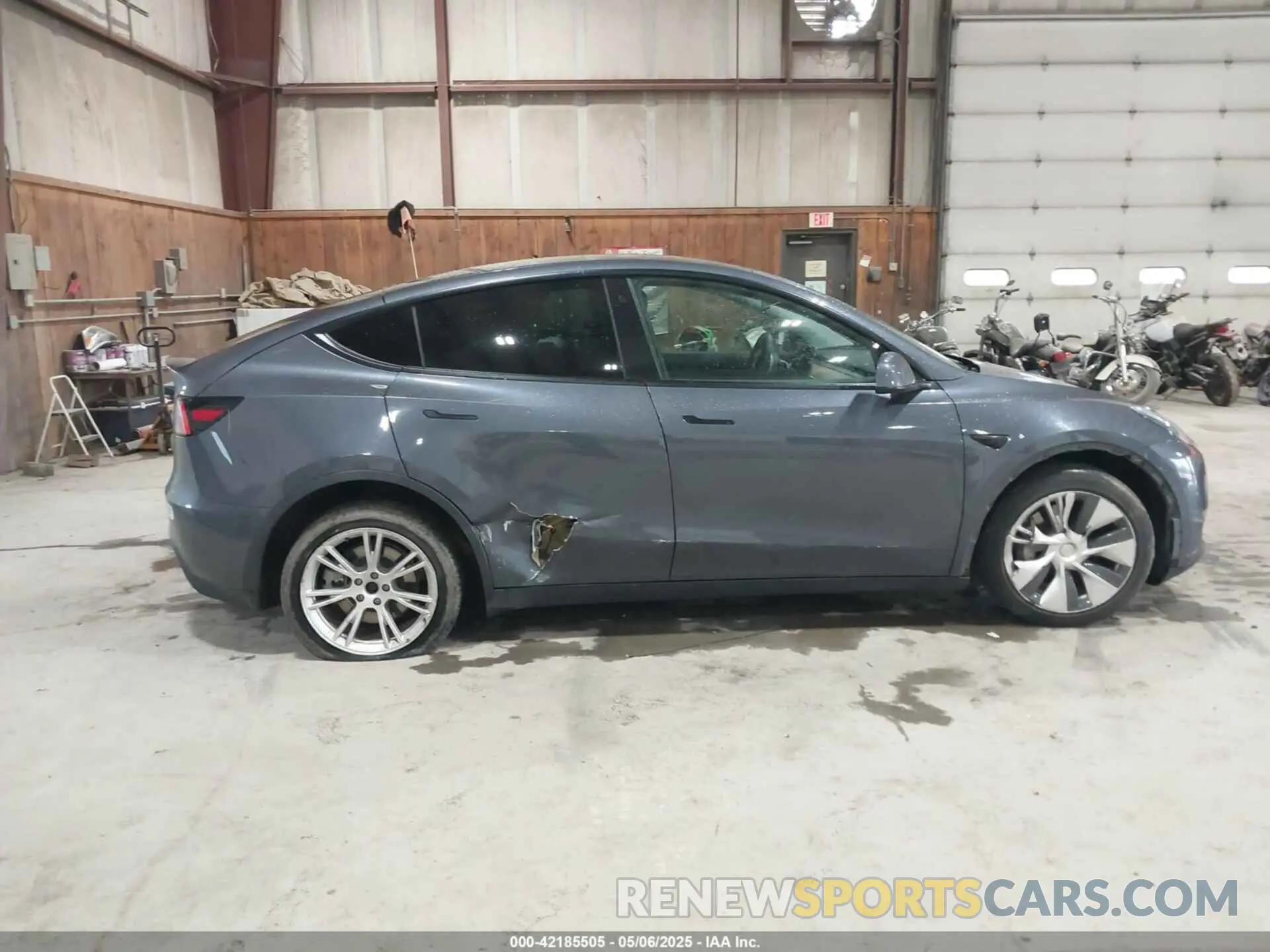 13 Photograph of a damaged car 5YJYGDEE2MF121792 TESLA MODEL Y 2021