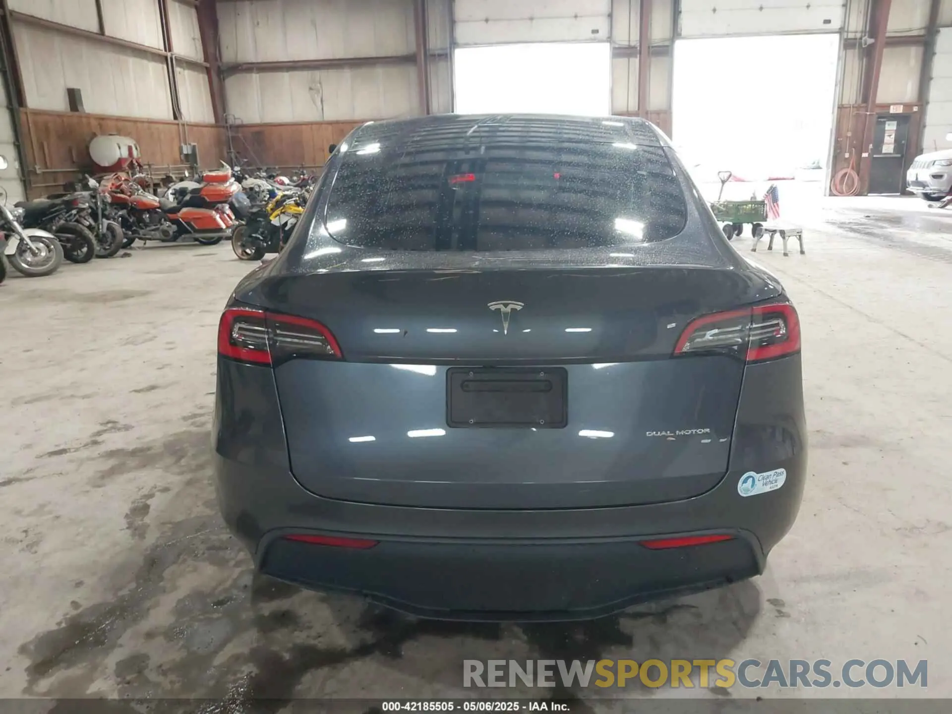 16 Photograph of a damaged car 5YJYGDEE2MF121792 TESLA MODEL Y 2021