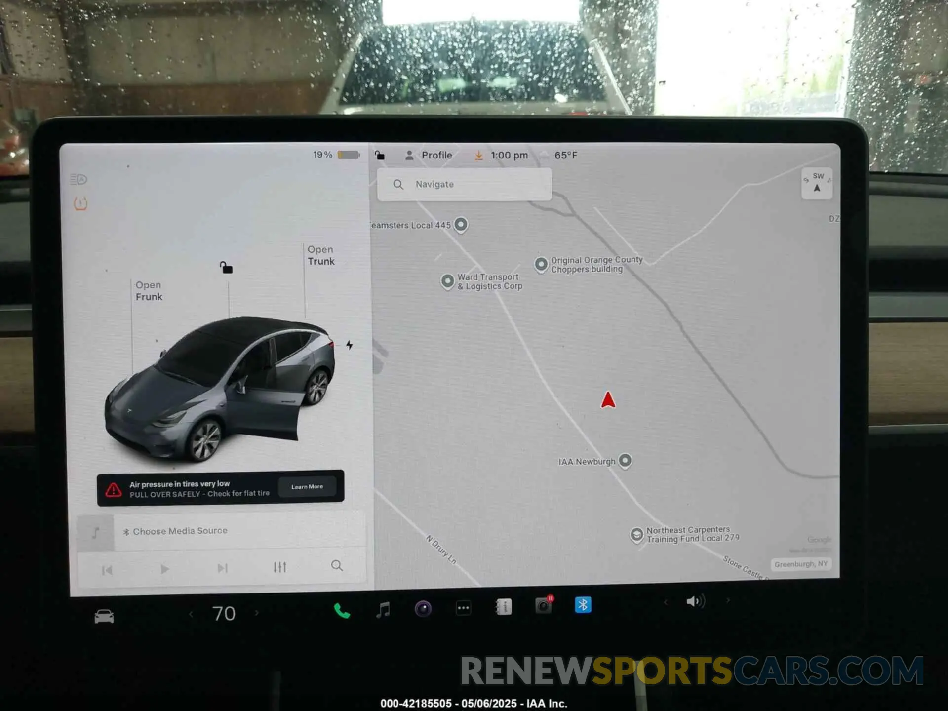 18 Photograph of a damaged car 5YJYGDEE2MF121792 TESLA MODEL Y 2021