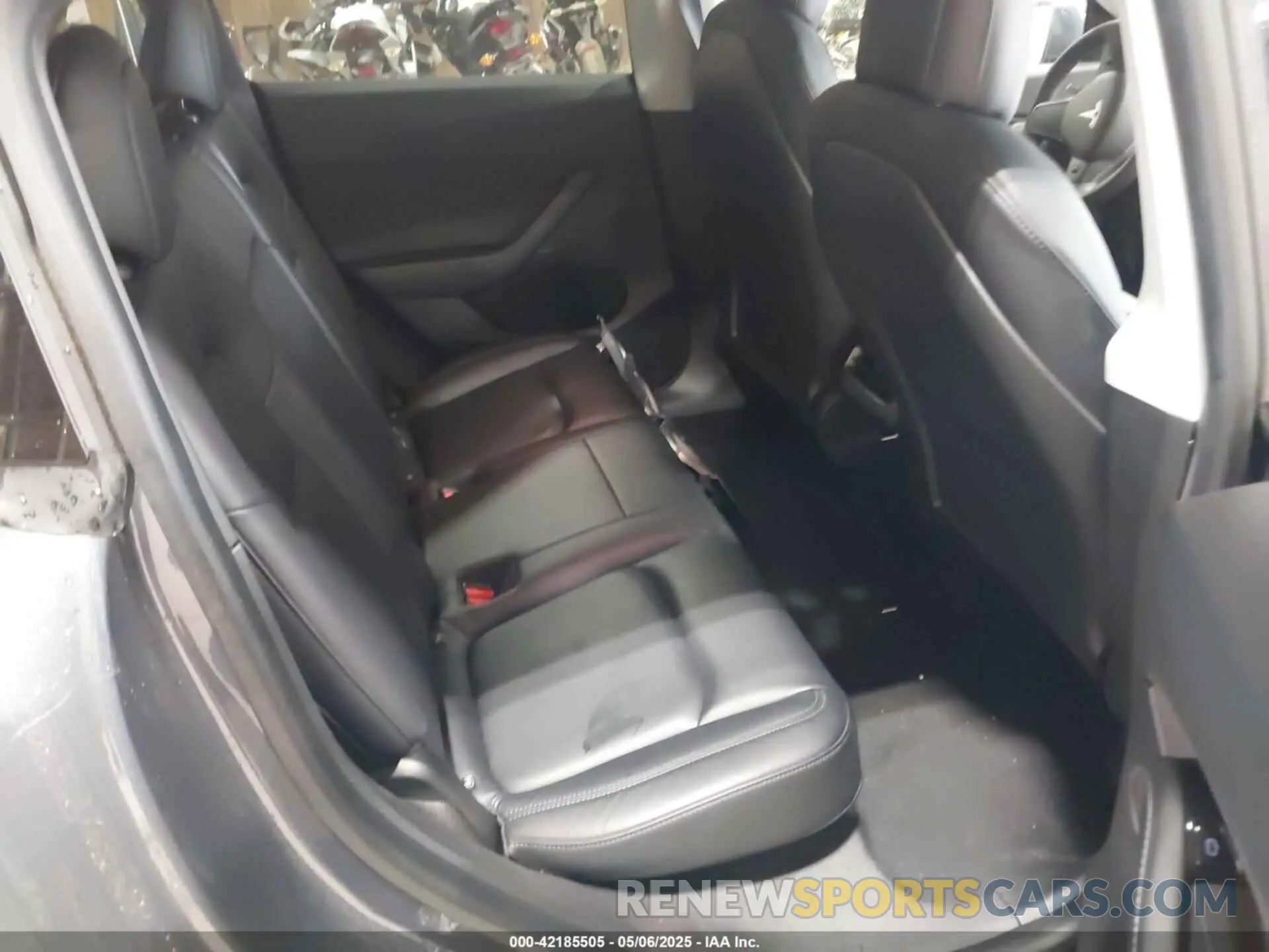 8 Photograph of a damaged car 5YJYGDEE2MF121792 TESLA MODEL Y 2021