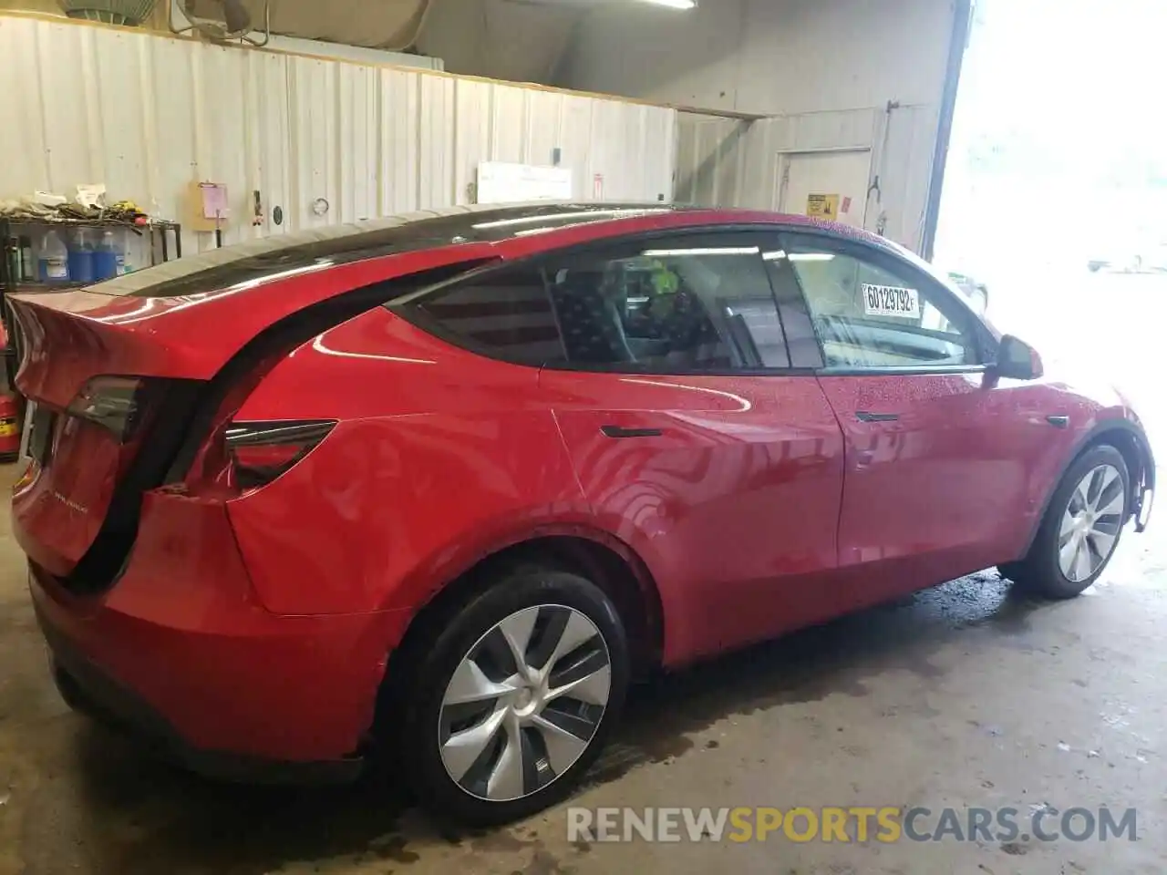 4 Photograph of a damaged car 5YJYGDEE2MF130685 TESLA MODEL Y 2021